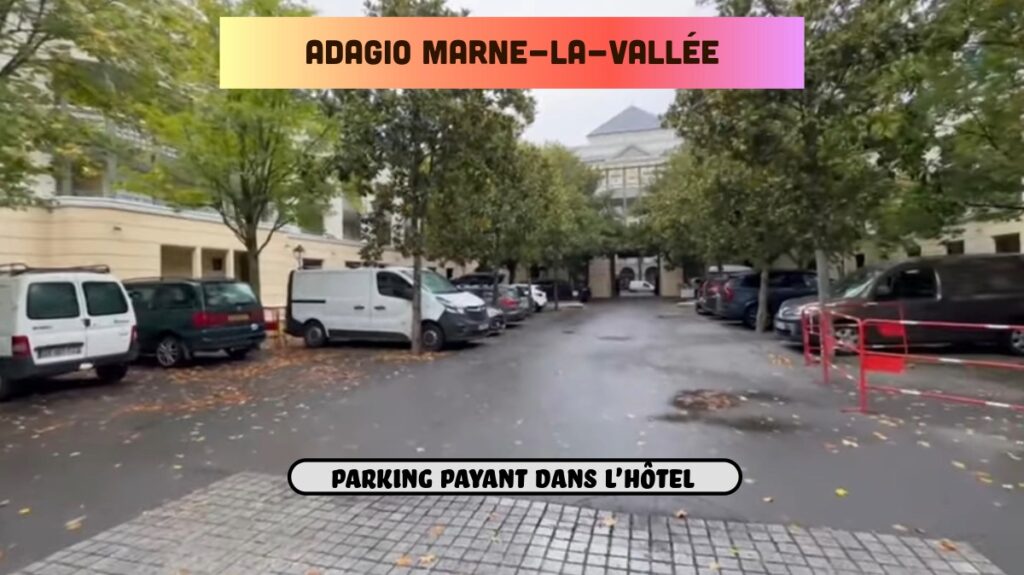 Parking privé de l'hôtel Adagio Marne-La-Vallée.